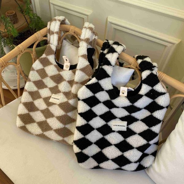 shopping bags tote bags japan south korea checkerboard handbag contrast color high-grade sense large bag minority black and white checkered
shopping bags tote bags japan south korea checkerboard handbag contrast color high-grade sense large bag minority black and white checkered