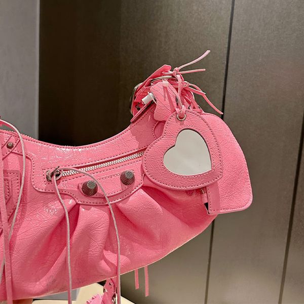 ble cagole 9a quality luxurys designers le cagole shoulder bag lambskin leather pleated motorcycle women fashion crossbody clutch wallet poc
ble cagole 9a quality luxurys designers le cagole shoulder bag lambskin leather pleated motorcycle women fashion crossbody clutch wallet poc