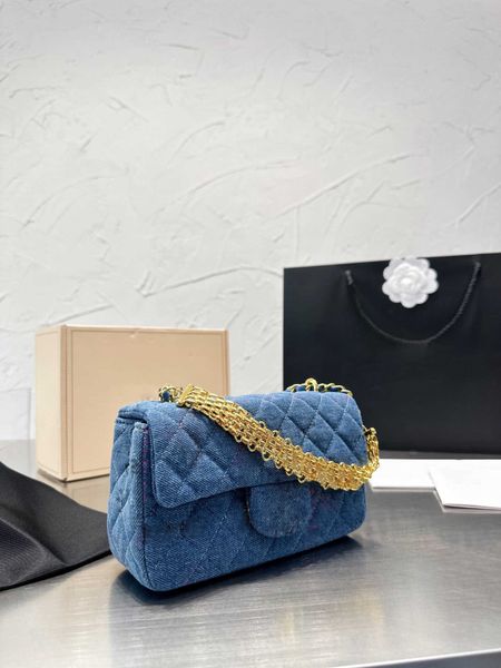 2022 upgraded denim fabric fashion single shoulder bag messenger designer female handbag luxury crossbody bag metal lock logo autumn winter
2022 upgraded denim fabric fashion single shoulder bag messenger designer female handbag luxury crossbody bag metal lock logo autumn winter
