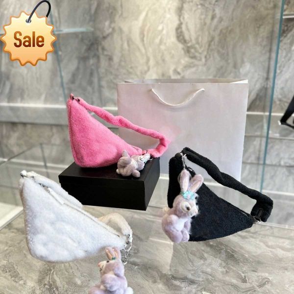women's luxury designer handbag fashion casual triangle underarm super textured soft fluff shoulder bag factory direct sales
women's luxury designer handbag fashion casual triangle underarm super textured soft fluff shoulder bag factory direct sales