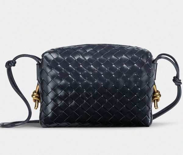 medium loop camera bag mini cassette purses small intrecciato leather crossbody bags with knotted metallic embellishment women luxury design
medium loop camera bag mini cassette purses small intrecciato leather crossbody bags with knotted metallic embellishment women luxury design