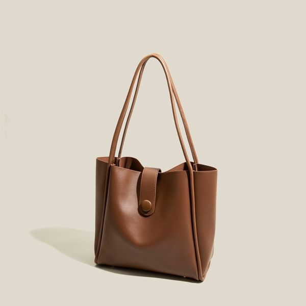 duffel bags maxdutti large capacity single shoulder casual armpit women england style fashion simple leather tote 221114
duffel bags maxdutti large capacity single shoulder casual armpit women england style fashion simple leather tote 221114