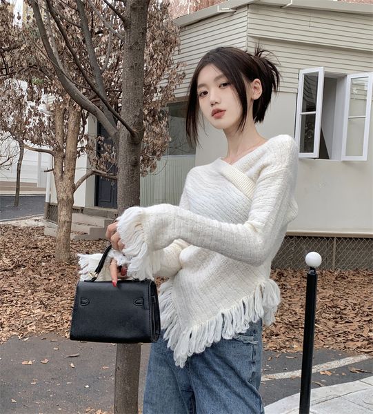 fashion women's sweater design sense niche high-end sense irregular v-neck fringe slim bell sleeve knit wear top, White;black
fashion women's sweater design sense niche high-end sense irregular v-neck fringe slim bell sleeve knit wear top, White;black