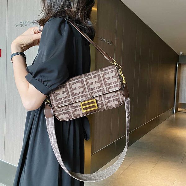 2021ff old flower staff bag vintage medieval armpit red portable one shoulder small square bag
2021ff old flower staff bag vintage medieval armpit red portable one shoulder small square bag