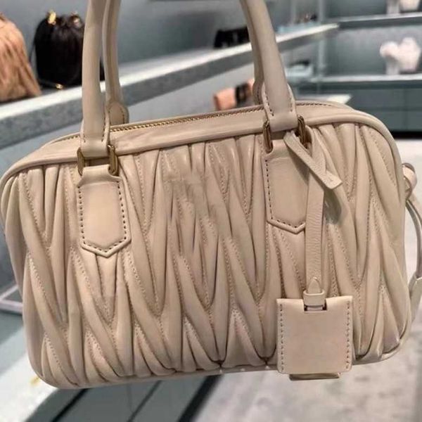 luxury designer handbags shoulder cross body bags tote woman's new miu bowling ball boston sheepskin fold new pillow hand bill tote bag
luxury designer handbags shoulder cross body bags tote woman's new miu bowling ball boston sheepskin fold new pillow hand bill tote bag