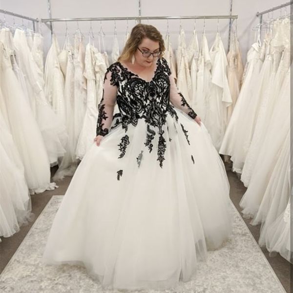 wedding dress plus size black and white long sleeve v-neck lace up with sweep train big size bridal gowns elegant custom made
wedding dress plus size black and white long sleeve v-neck lace up with sweep train big size bridal gowns elegant custom made