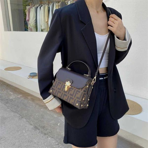 letter hand women's new cover lock small box bag personality crossbody box bag fashion purses sale
letter hand women's new cover lock small box bag personality crossbody box bag fashion purses sale
