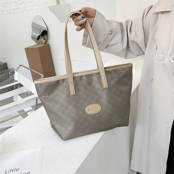 luxury designer women's bag new high-capacity tote bag versatile shoulder waterproof oxford cloth
luxury designer women's bag new high-capacity tote bag versatile shoulder waterproof oxford cloth