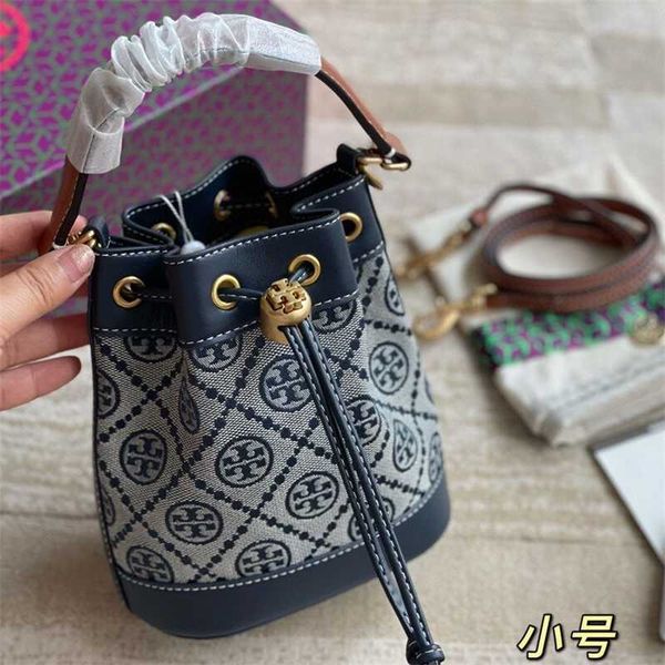 handbags t0ryburchs designer bucket 2022 advanced versatile diagonal cross portable fashion trend women's bag
handbags t0ryburchs designer bucket 2022 advanced versatile diagonal cross portable fashion trend women's bag