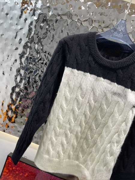 brand women's knits autumn winter new black white contrast round neck sweater heavy industry knot hemp pattern fashion versatile top
brand women's knits autumn winter new black white contrast round neck sweater heavy industry knot hemp pattern fashion versatile top