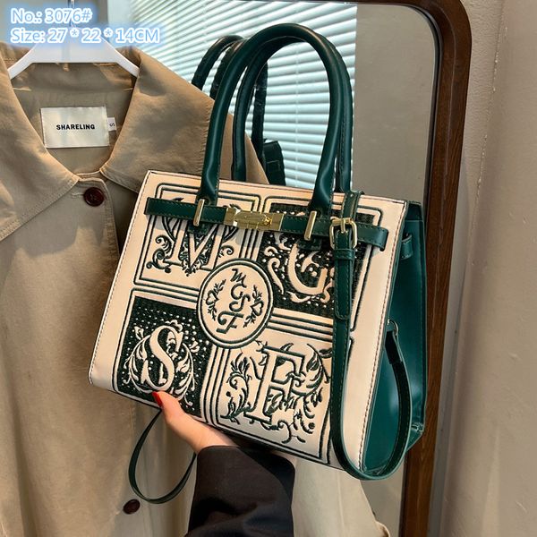 wholesale factory ladies shoulder bag 3 colors elegant embroidered handbag sweet little fresh contrast leather mobile phone coin purse bag t
wholesale factory ladies shoulder bag 3 colors elegant embroidered handbag sweet little fresh contrast leather mobile phone coin purse bag t