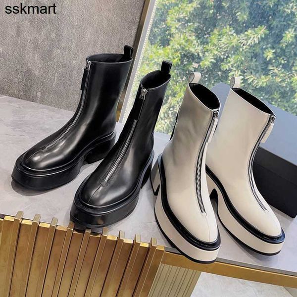 women designers rois jil liu wen's zippered short boots in the autumn and winter of 2022 lady matte rivets with box size 34-40, Black
women designers rois jil liu wen's zippered short boots in the autumn and winter of 2022 lady matte rivets with box size 34-40, Black