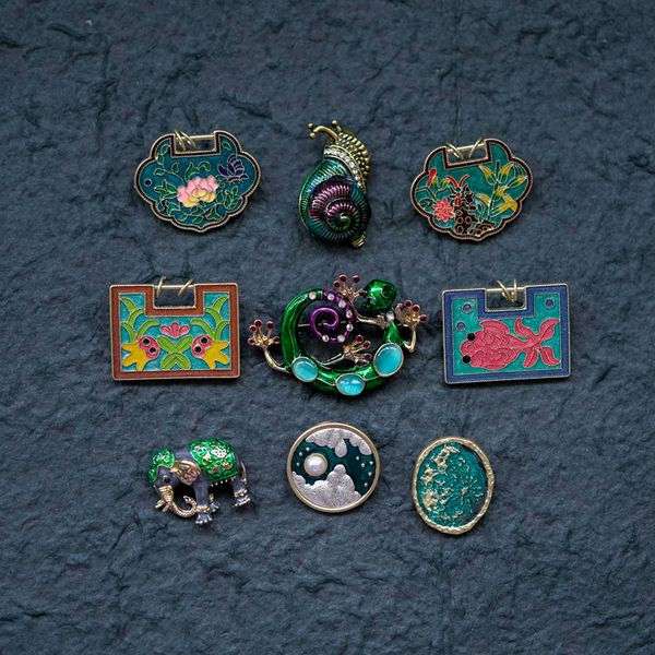 antique chinese style enamel animal brooches high end vintage elegant metal pins women accessories, Gray
antique chinese style enamel animal brooches high end vintage elegant metal pins women accessories, Gray