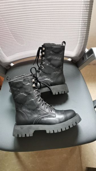 2023 new motorcycle boots knight boots aggressive thick bottom muffin lovers' lace up rivet mesh red same size 35-43, Black
2023 new motorcycle boots knight boots aggressive thick bottom muffin lovers' lace up rivet mesh red same size 35-43, Black