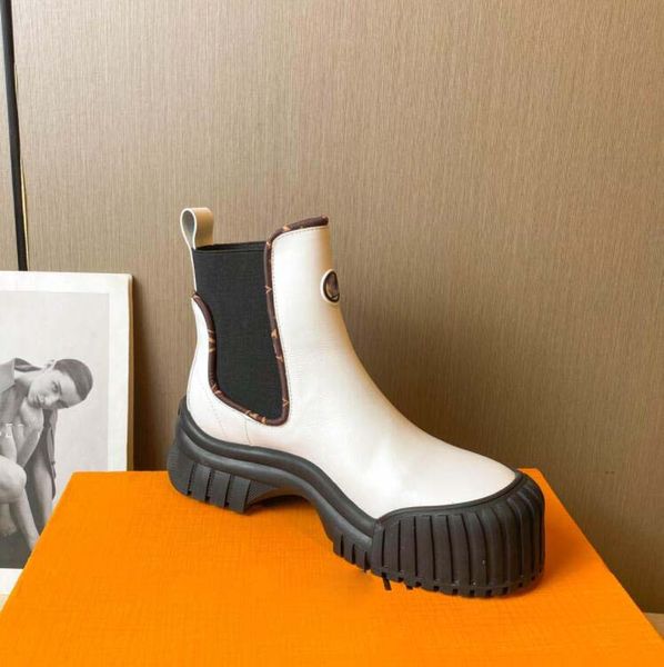 brand design women ankle boots genuine leather chelsea boots platform chunky low heel short booties autumn winter 41, Black
brand design women ankle boots genuine leather chelsea boots platform chunky low heel short booties autumn winter 41, Black