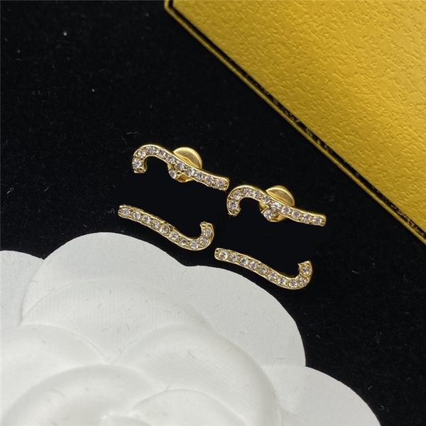 vintage letter diamond earrings designer charm rhinestone studs women crystal alphabet eardrops birthday gift with box, Golden
vintage letter diamond earrings designer charm rhinestone studs women crystal alphabet eardrops birthday gift with box, Golden