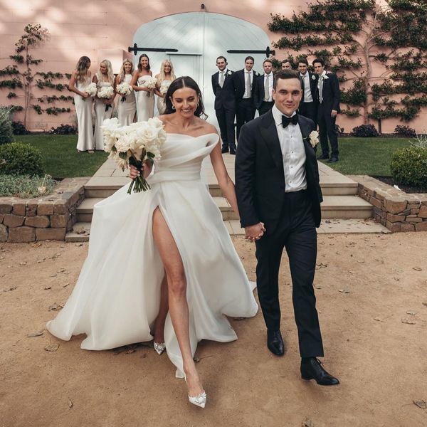 ivory tiered wedding dresses side split bridal gowns a line strapless neckline sweep train organza pleated vestido de novia, White
ivory tiered wedding dresses side split bridal gowns a line strapless neckline sweep train organza pleated vestido de novia, White
