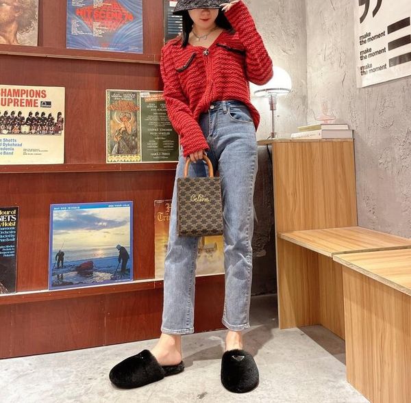 prad 2023 fur shoes slippers raccon fur slides home furry flat sandals prad female cute fluffy shoes woman luxury sneakers a05m 6avo u4n6, Black
prad 2023 fur shoes slippers raccon fur slides home furry flat sandals prad female cute fluffy shoes woman luxury sneakers a05m 6avo u4n6, Black