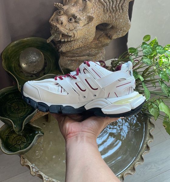 luxury brand designer men women casual shoes track 3 3.0 triple white black sneakers tess.s. gomma leather trainer nylon p
luxury brand designer men women casual shoes track 3 3.0 triple white black sneakers tess.s. gomma leather trainer nylon p