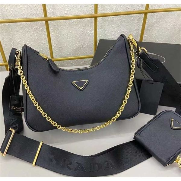purse new hobo leather three in one middle ancient underarm foreskin leather black gold triangle chain bag messenger bag 
purse new hobo leather three in one middle ancient underarm foreskin leather black gold triangle chain bag messenger bag