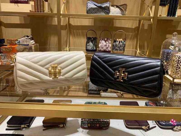handbags agent of torysburchs's kira lingge sheepskin shoulder messenger portable chain bag tb bag wm
handbags agent of torysburchs's kira lingge sheepskin shoulder messenger portable chain bag tb bag wm