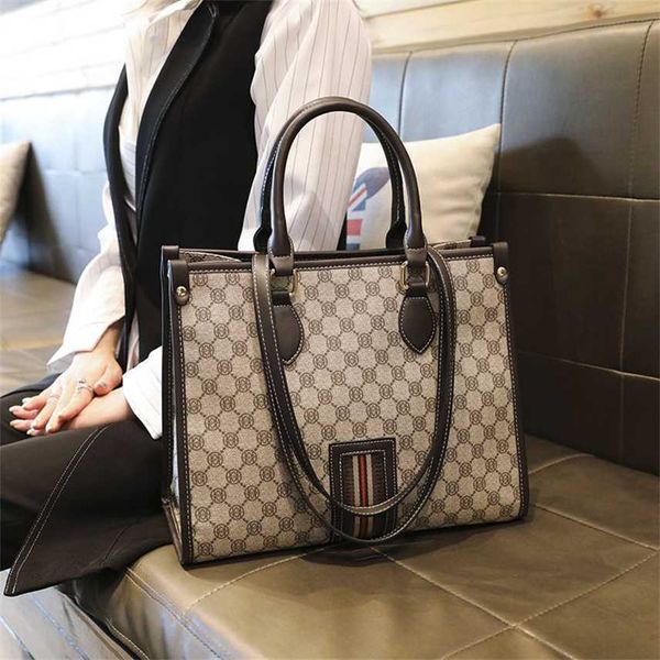 hong leather women's bag new one shoulder high-capacity commuter tote leisure simple portable designer handbags
hong leather women's bag new one shoulder high-capacity commuter tote leisure simple portable designer handbags