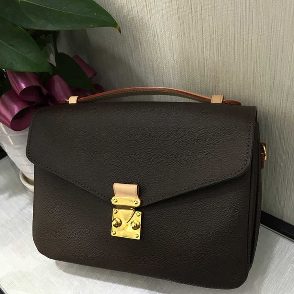 luxurys designers handbags crossbody bags purses genuine leather women shoulder fashion clutch classic vintage messenger bag
luxurys designers handbags crossbody bags purses genuine leather women shoulder fashion clutch classic vintage messenger bag