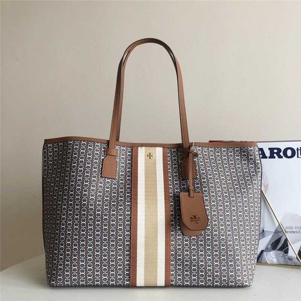handbags t0ryburchs designer women's jacquard tote portable one shopping printed popular shoulder crossbody bag
handbags t0ryburchs designer women's jacquard tote portable one shopping printed popular shoulder crossbody bag