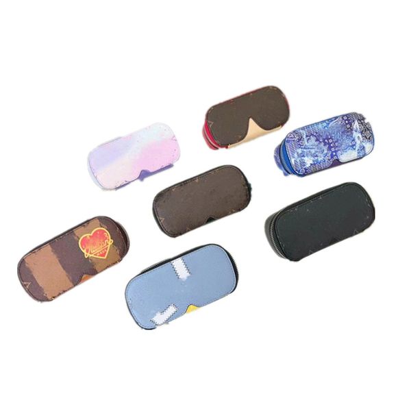 luxury brand graffiti letter key wallet famous brand gradual color chain clutch bags pencil bag glasses storage box women and men cion purse, Red;blue
luxury brand graffiti letter key wallet famous brand gradual color chain clutch bags pencil bag glasses storage box women and men cion purse, Red;blue