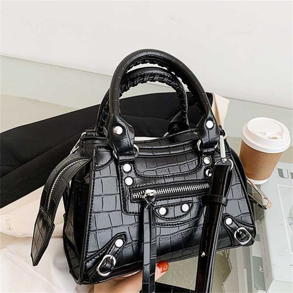 female bag 2022 summer new hand street trend motorcycle leisure easy to take one shoulder messenger bag purses
female bag 2022 summer new hand street trend motorcycle leisure easy to take one shoulder messenger bag purses