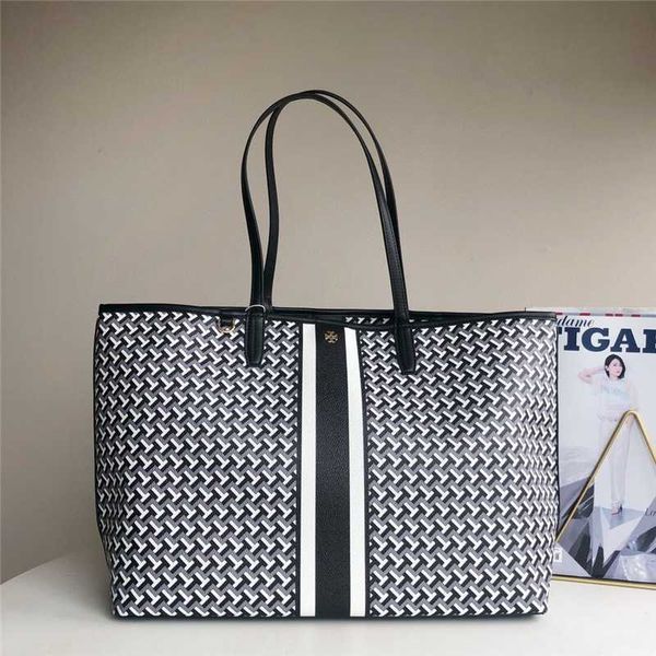 handbags t0ryburchs designer 2022 printed shopping tote large pvc one handbag fashion simple women's shoulder crossbody bag
handbags t0ryburchs designer 2022 printed shopping tote large pvc one handbag fashion simple women's shoulder crossbody bag