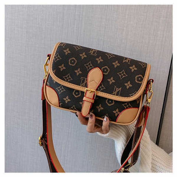 design bag 2023 new versatile premium small cross body one shoulder women's fashion trend color square wholesale and retail
design bag 2023 new versatile premium small cross body one shoulder women's fashion trend color square wholesale and retail