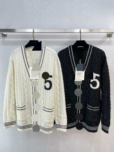 1112 l 2022 milan runway autumn womens sweater black long sleeve v neck black wool womens weilan, White;black
1112 l 2022 milan runway autumn womens sweater black long sleeve v neck black wool womens weilan, White;black
