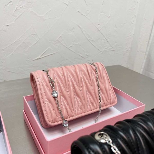 women's luxury designer shoulder bags tote early fall winter 2023 new fashion miu rhine-drill chain pleated sweet senior cross-body bag
women's luxury designer shoulder bags tote early fall winter 2023 new fashion miu rhine-drill chain pleated sweet senior cross-body bag