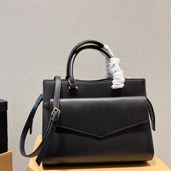 tote bag crossbody handbags ladies messenger bags shopping handbag internal compartment handle zipper pocket shoulder purse quality leather
tote bag crossbody handbags ladies messenger bags shopping handbag internal compartment handle zipper pocket shoulder purse quality leather
