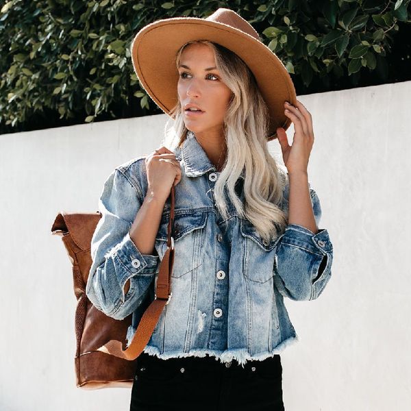 European and American Women's Washed Hole Jeans Jacket Short Fit Motorcycle Denim Blouse, Sky blue
European and American Women's Washed Hole Jeans Jacket Short Fit Motorcycle Denim Blouse, Sky blue
