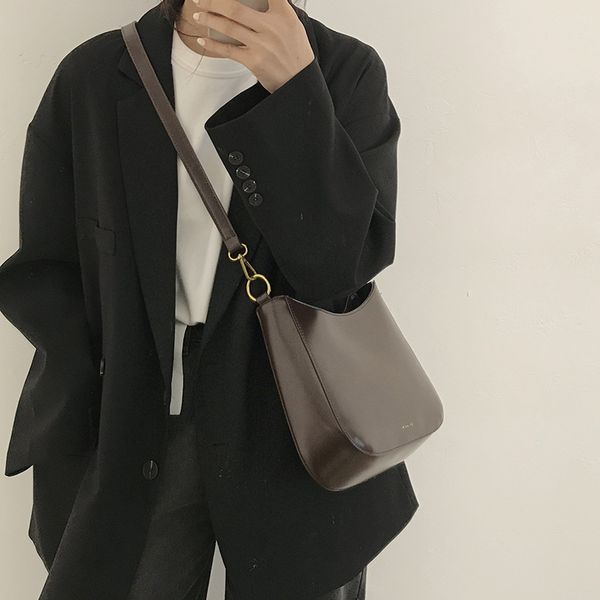 bags designer totes bag women handbag solid color retro underarm bag versatile fashion simple one shoulder messenger bagss
bags designer totes bag women handbag solid color retro underarm bag versatile fashion simple one shoulder messenger bagss