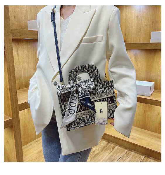 purses spring new fashion women's handbag women's large capacity shopping bag flower commuter handbag tote bag
purses spring new fashion women's handbag women's large capacity shopping bag flower commuter handbag tote bag