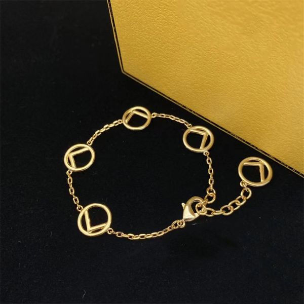 temperament design bracelets bangle european and american fashion design hand catenary for women easy luxury letter pendant wedding gift 18k, Golden;silver
temperament design bracelets bangle european and american fashion design hand catenary for women easy luxury letter pendant wedding gift 18k, Golden;silver