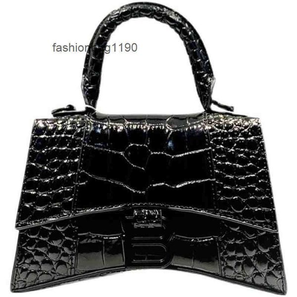 bbalencigas crossbody designer bags fashion bag high hourglass family version leather crocodile pattern portable messenger women's summ
bbalencigas crossbody designer bags fashion bag high hourglass family version leather crocodile pattern portable messenger women's summ