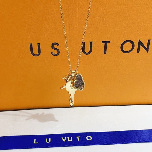 luxury clover pendant necklace fashion 18k gold plated necklace popular brand jewelry accessories exquisite design gift for women's fam, Silver
luxury clover pendant necklace fashion 18k gold plated necklace popular brand jewelry accessories exquisite design gift for women's fam, Silver