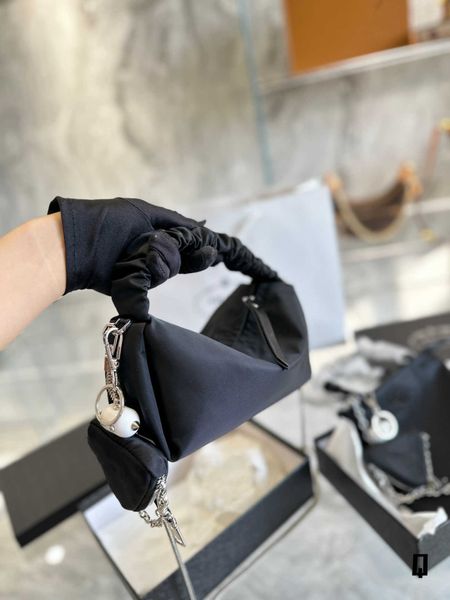 nylon 20cm shoulder bags luxury handbag designer women handbag fashion crossbody bag purse with pendant black 2022 messenger
nylon 20cm shoulder bags luxury handbag designer women handbag fashion crossbody bag purse with pendant black 2022 messenger