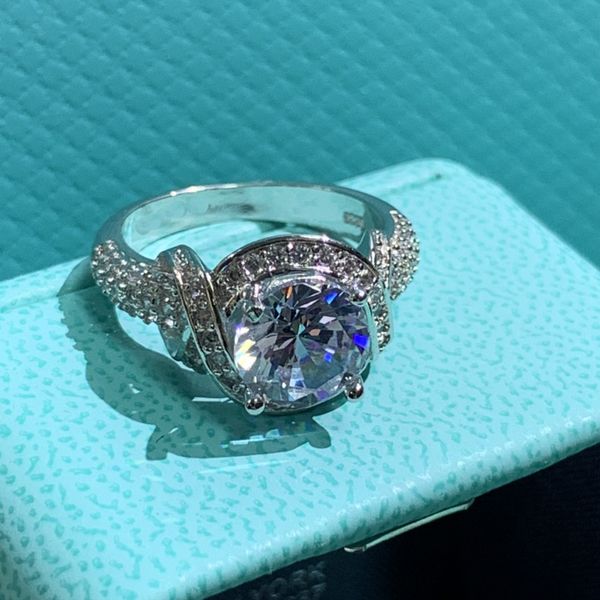 luxury fashion designer ring diamond ring classic versatile essential gift for women sterling silver plated simple style
luxury fashion designer ring diamond ring classic versatile essential gift for women sterling silver plated simple style