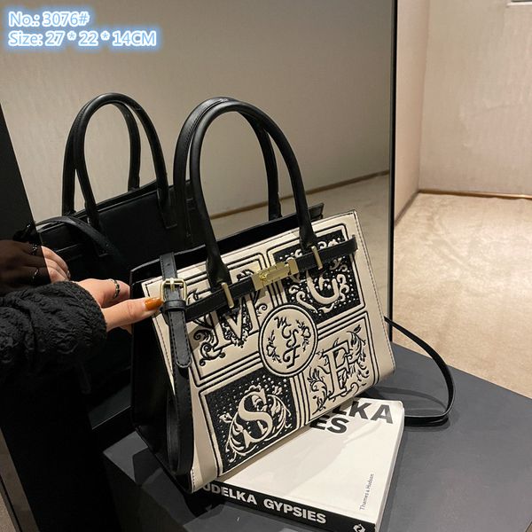 wholesale factory ladies shoulder bag 3 colors elegant embroidered handbag sweet little fresh contrast leather mobile phone coin purse bag t
wholesale factory ladies shoulder bag 3 colors elegant embroidered handbag sweet little fresh contrast leather mobile phone coin purse bag t