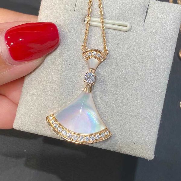 strands strings v skirt necklace for women 18k rose gold white fritillary fan cnc carved red chalcedony fan-shaped clavicle chain, Black
strands strings v skirt necklace for women 18k rose gold white fritillary fan cnc carved red chalcedony fan-shaped clavicle chain, Black