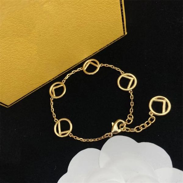 t design bracelets bangle european and american fashion design hand catenary for women easy luxury letter pendant wedding gift 18k titanium, Golden;silver
t design bracelets bangle european and american fashion design hand catenary for women easy luxury letter pendant wedding gift 18k titanium, Golden;silver