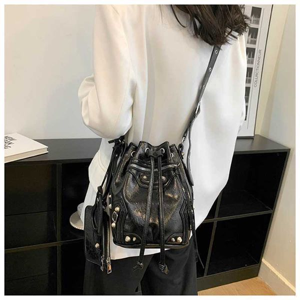 designer luxury for womens bags handbag b-shaped paris single shoulder messenger fashion square gift shoulder oblique span wallet versatile
designer luxury for womens bags handbag b-shaped paris single shoulder messenger fashion square gift shoulder oblique span wallet versatile