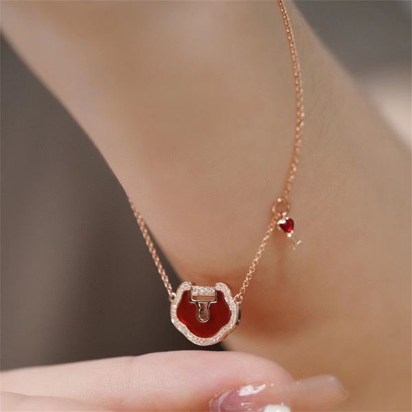 bracelets for woman or man highly quality leather bracelet for couple 5a qualities jewelry supply, Golden;silver 
bracelets for woman or man highly quality leather bracelet for couple 5a qualities jewelry supply, Golden;silver