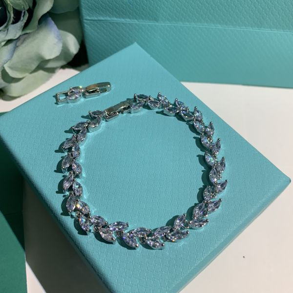luxurys link designer bracelet women link charm bracelets love trendy fashion shiny and eye-catching fine jewelry elegant temperament versat, Black
luxurys link designer bracelet women link charm bracelets love trendy fashion shiny and eye-catching fine jewelry elegant temperament versat, Black