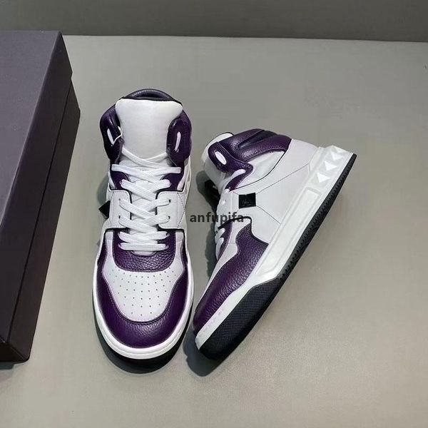 shoes new arrival men one stud sneakers calfskin hight-boots flat casual climbers luxurys designers train valentinoes valentinoity snr, Black
shoes new arrival men one stud sneakers calfskin hight-boots flat casual climbers luxurys designers train valentinoes valentinoity snr, Black